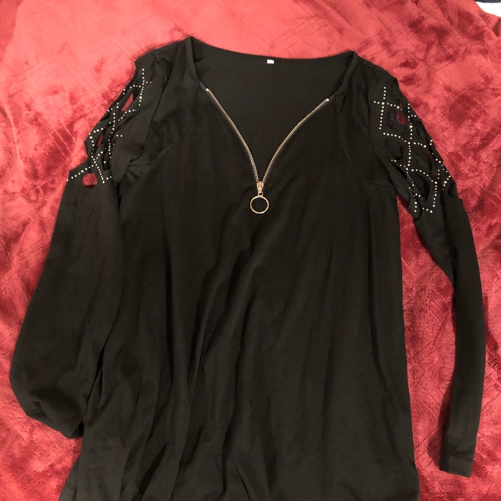 Super cute cold shoulder top bling